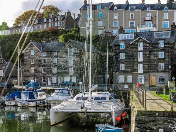 The Captain'S Penthouse Porthmadog Extérieur photo